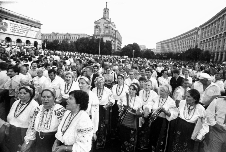 <p>Хода на Хрещатику на честь Дня Незалежності 16 липня 1991 року.</p>